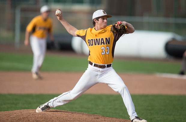 Richie Suarez pitching a baseball