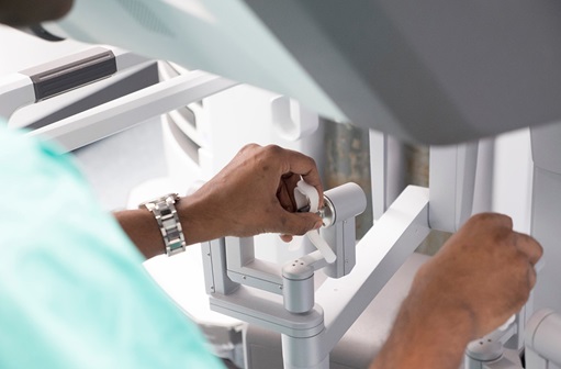 Photo of Dr. Pavan Atluri operating the daVinci surgical robot