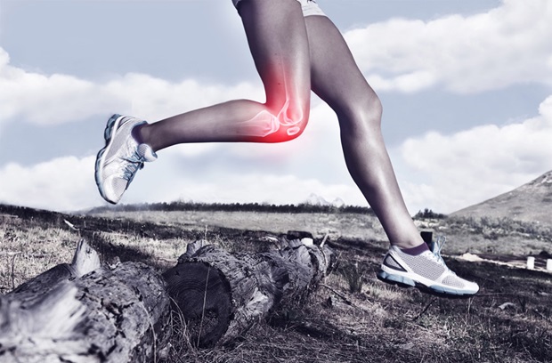 Girl running with knee pay 