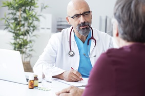 doctor discussing aneurysm with patient
