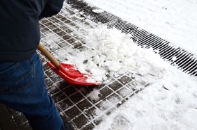 Snow shovel