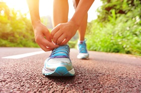 woman tying her running shoes